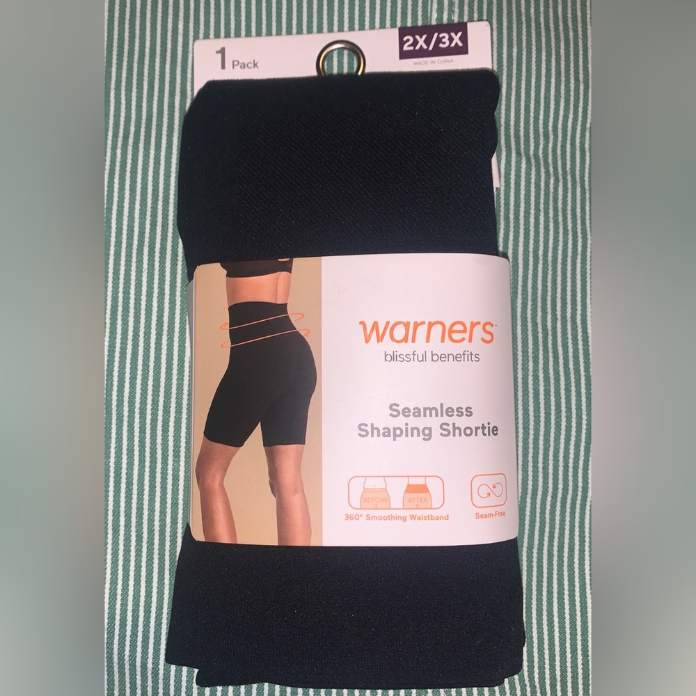 WARNERS SEAMLESS SHAPING SHORTIE